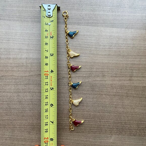 NEW Museum Shop Shoe Bracelet - Picture 2 of 3